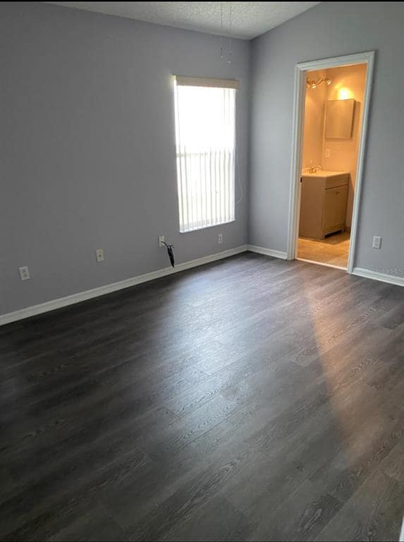 Building Photo - 1548 Tiverton Blvd