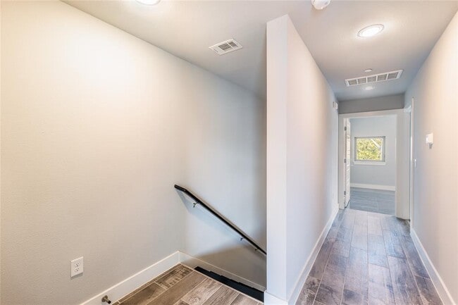 Building Photo - 1417 Kramer Ln