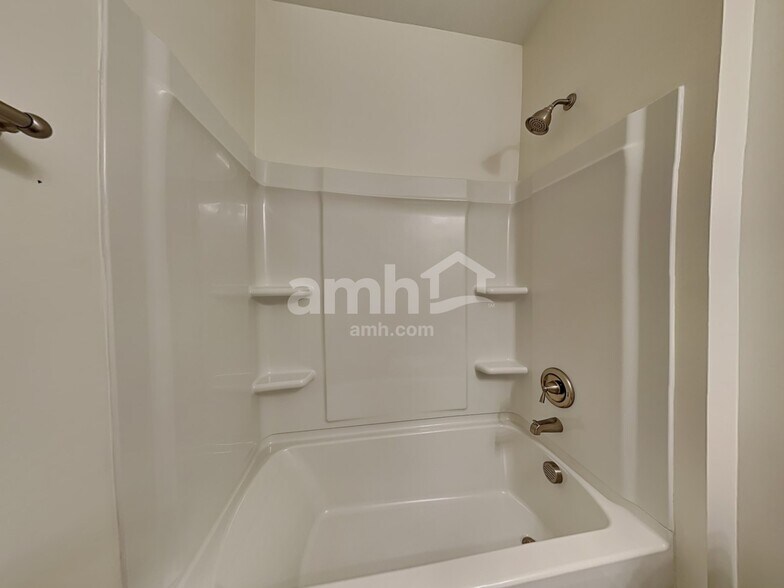 Building Photo - 304 Tessa Grace Wy