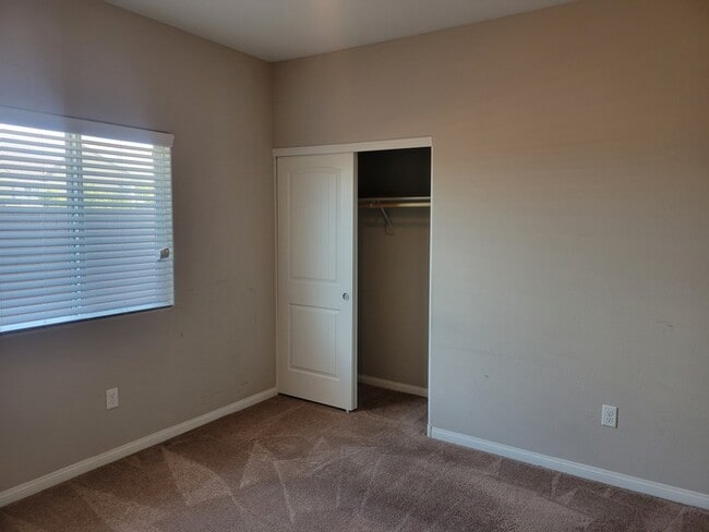 Building Photo - Beautiful 4-Bedroom Home! Must see!