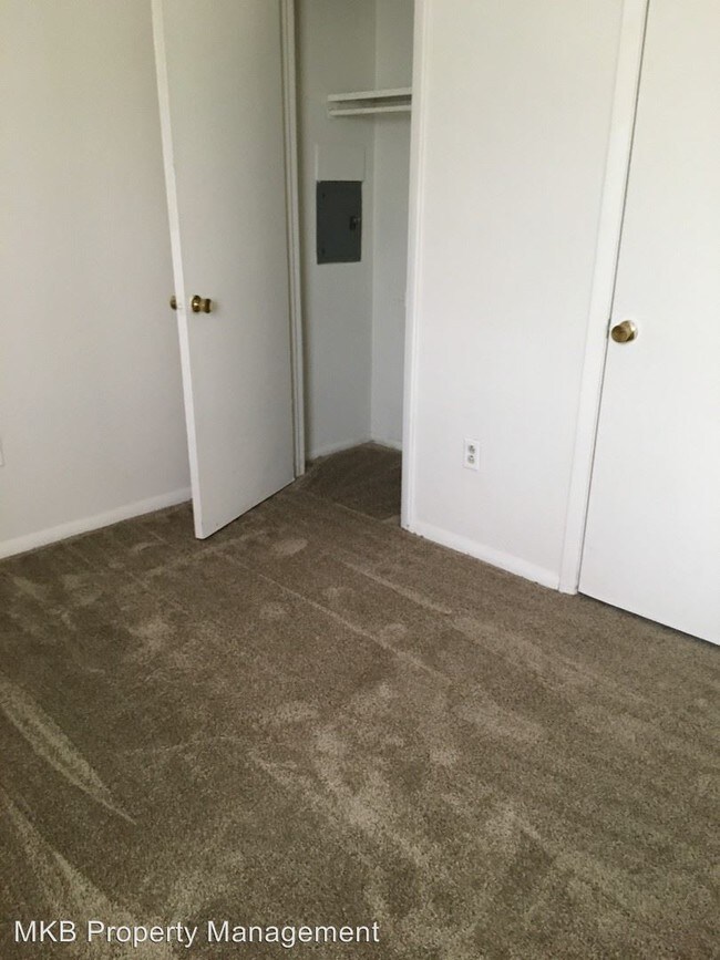 Building Photo - 709 Drew Ave NE