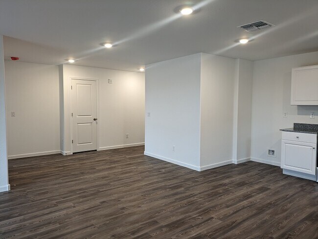 Building Photo - 1346 W Toltec Dr