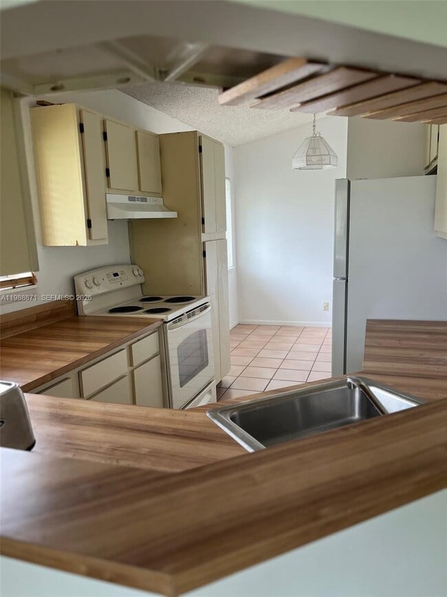 Building Photo - 6500 Chasewood Dr