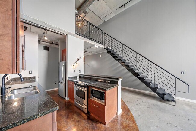 Building Photo - 2000 Bagby St
