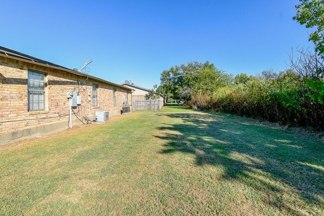 Building Photo - PEPERPORT.3913-3915