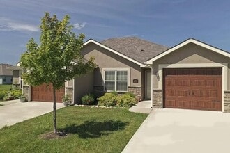 Building Photo - 210 SW Laurel Dr