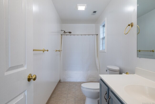 Building Photo - 107 Waverly Ave