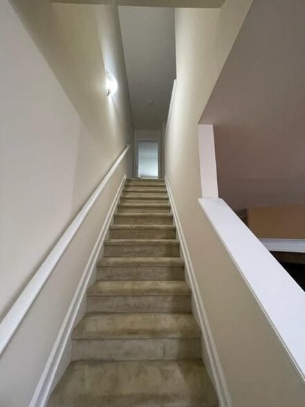 Building Photo - 708 Crestwell Cir