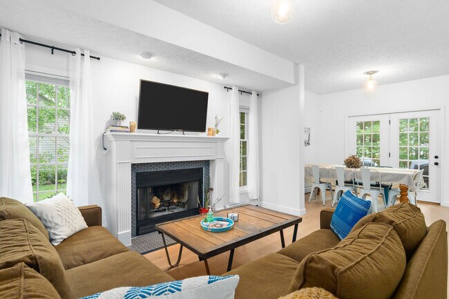 Building Photo - 843 Pine Grove Ave