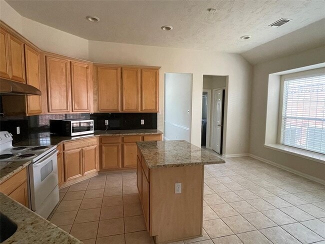 Building Photo - 5934 Heathmoor Ln