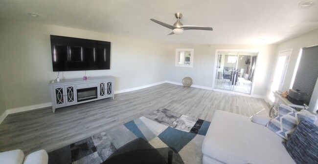 Building Photo - 127 Ross Dr