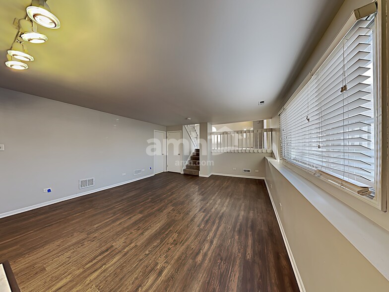 Building Photo - 121 Valleywood Dr