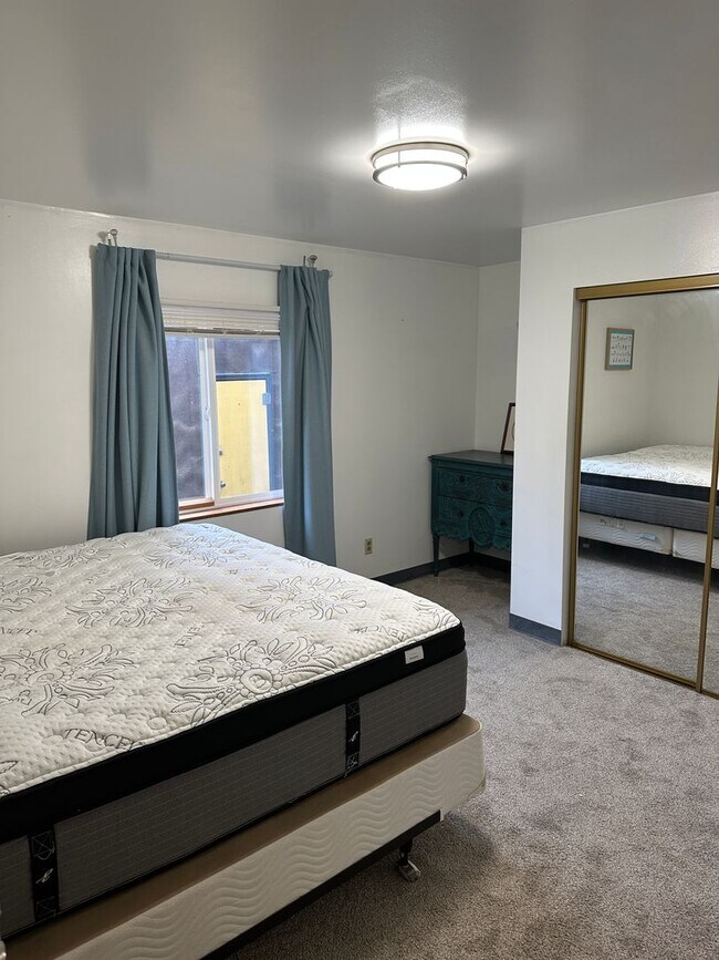 Building Photo - Furnished 2 Bed/1 Bath w/Fenced Yard & Sto...