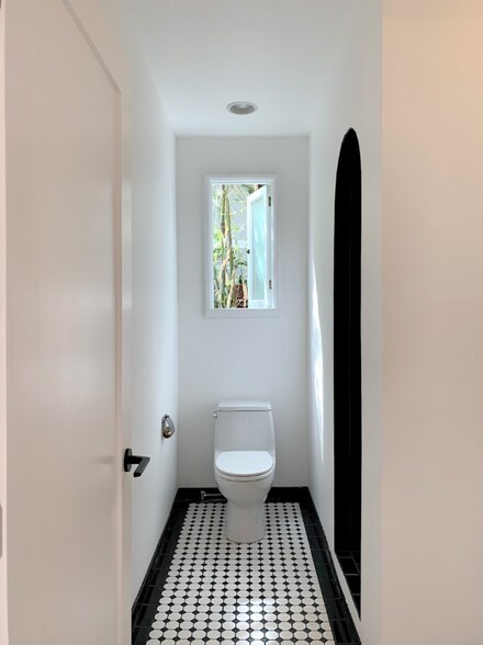 Building Photo - 6251 Holly Mont Dr