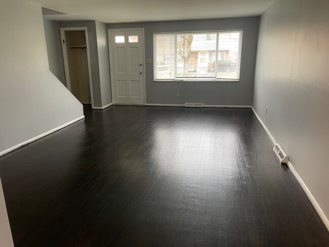 Building Photo - 4944 Fairway Ct