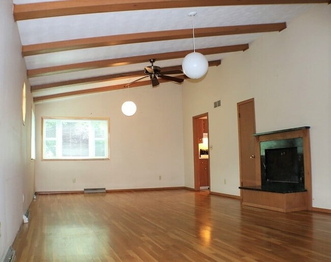 Building Photo - $2,200 | 4 Bedroom, 2 Bathroom House | No ...