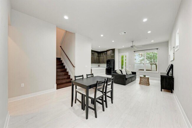 Building Photo - 3108 E 51st St