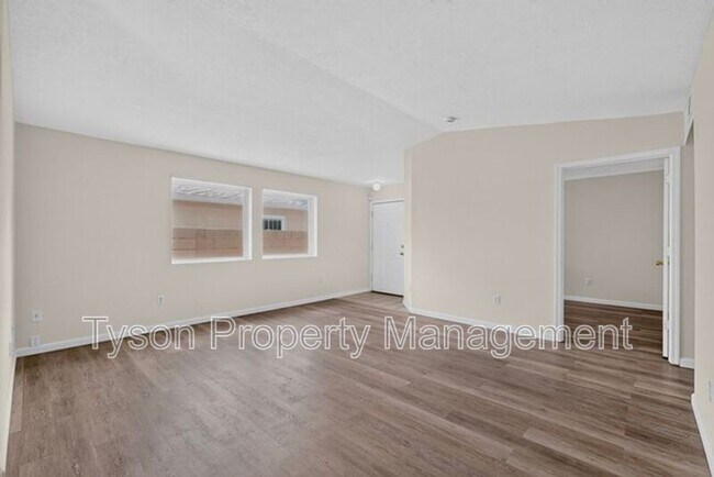 Building Photo - 328 Escena Pl SE