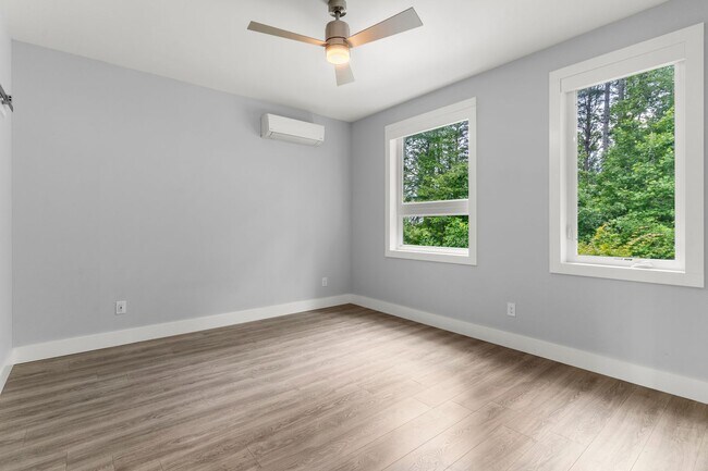 Building Photo - Modern Charm in the Country