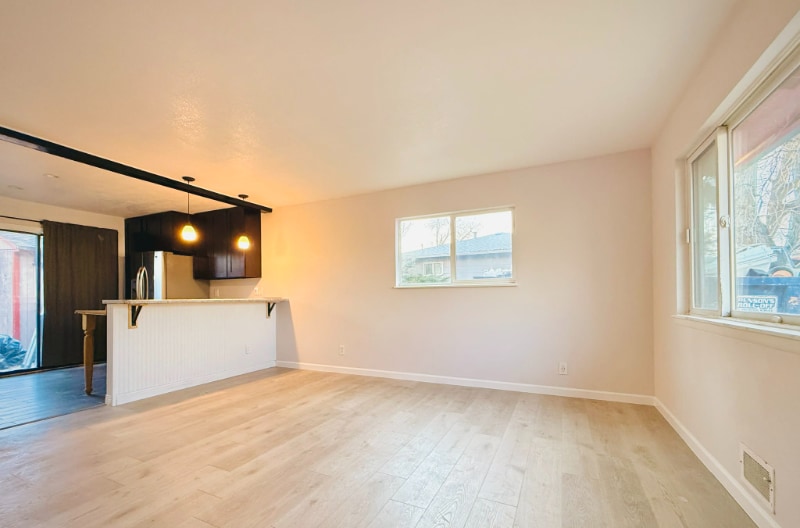 Building Photo - 7520 W Oregon Dr