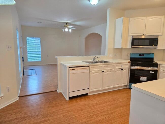 Building Photo - 1611 Monvale Ln