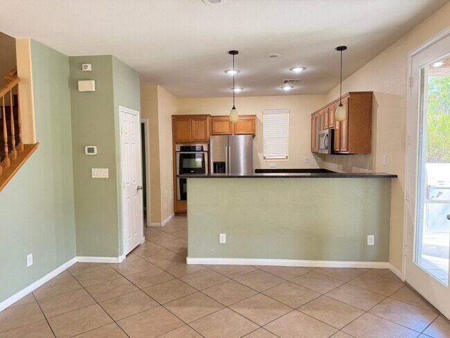 Building Photo - 5450 Pinecroft Dr