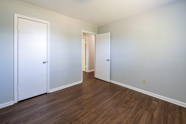 Building Photo - 2305 Oketo Dr