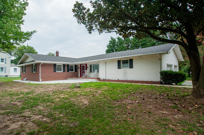 Building Photo - 699 S Old Mill Rd