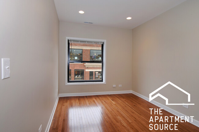 Building Photo - 1802 N Sheffield Ave