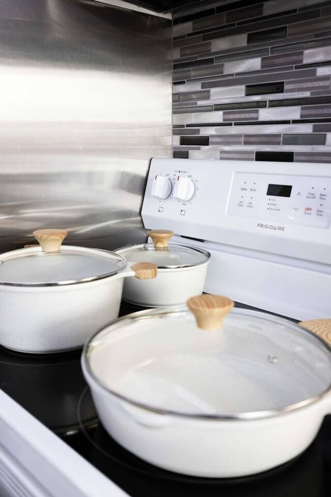 Building Photo - 12607 Larchmere Blvd