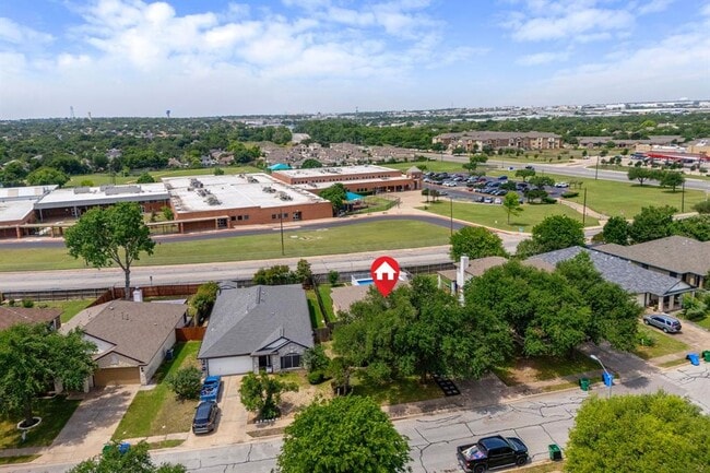 Building Photo - 1500 Lochaline Loop