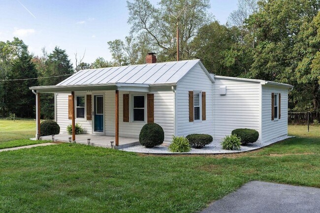 Building Photo - 826 Horsehead Rd