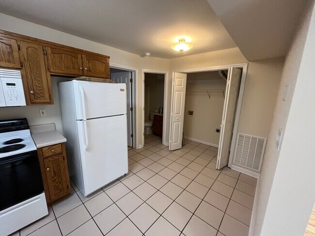 Building Photo - 3887