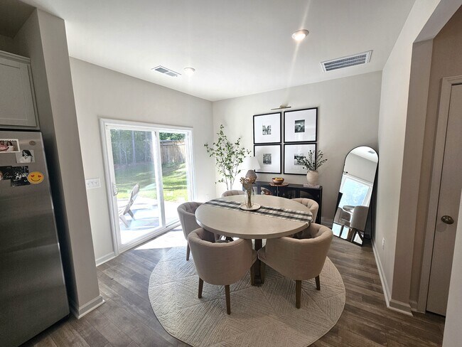 Building Photo - 698 Oak Br Pl