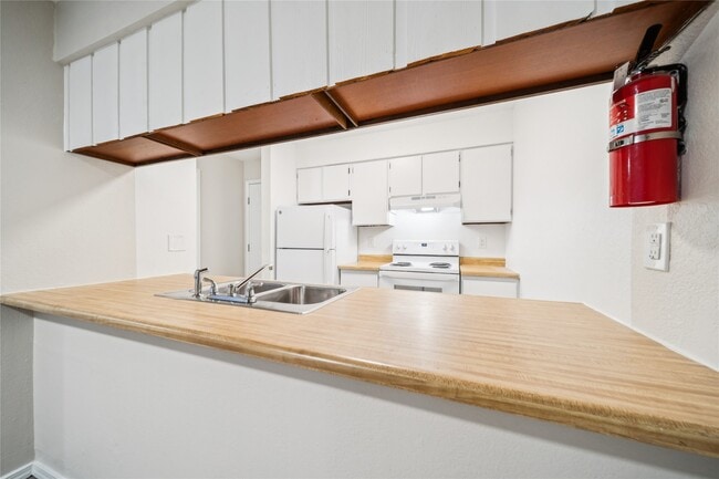 Building Photo - 1046 W 26th Ave