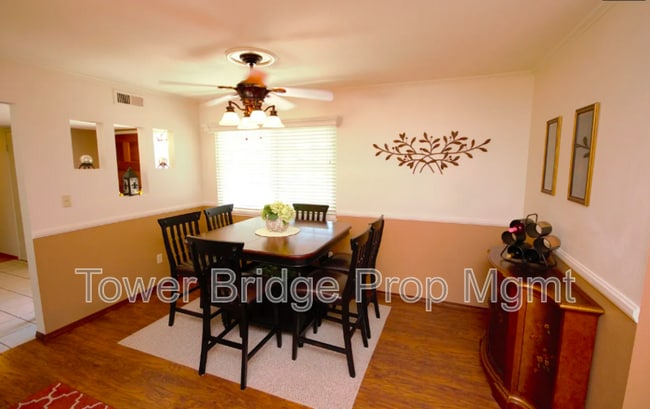 Building Photo - 5680 Reinhold St