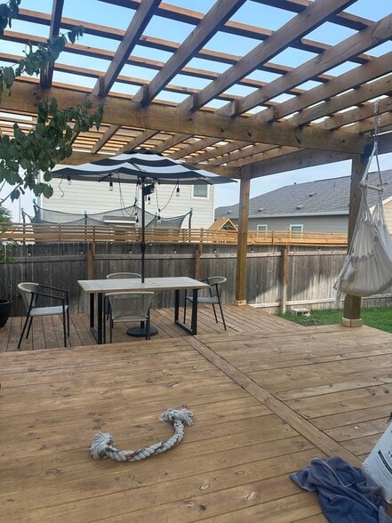 Building Photo - 148 Mica Trl