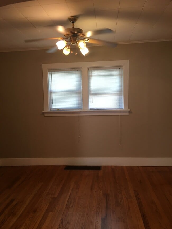 Building Photo - Gorgeous 5 bedroom 2 bath located on friendly neighborhood for rent!!!
