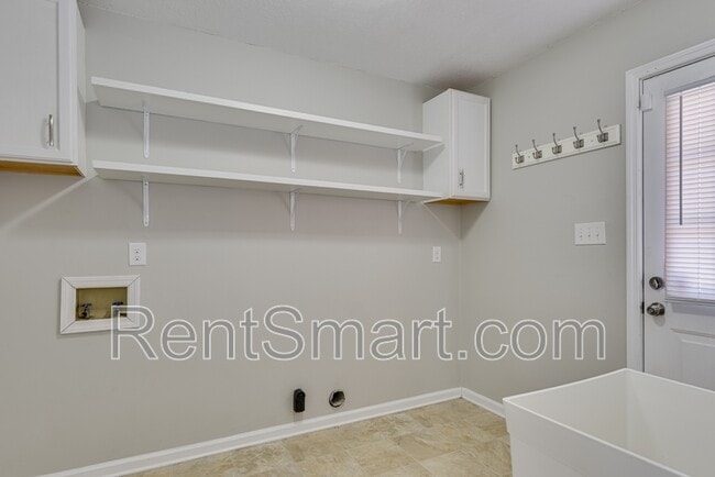 Building Photo - 493 Fairfield Way