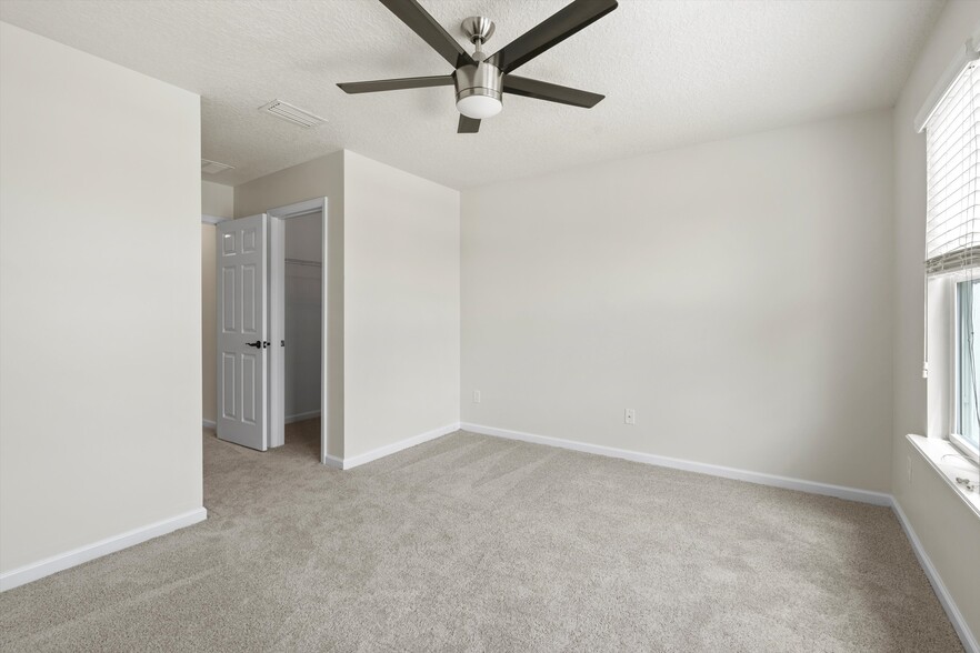 Building Photo - 3851 Aubrey Ln