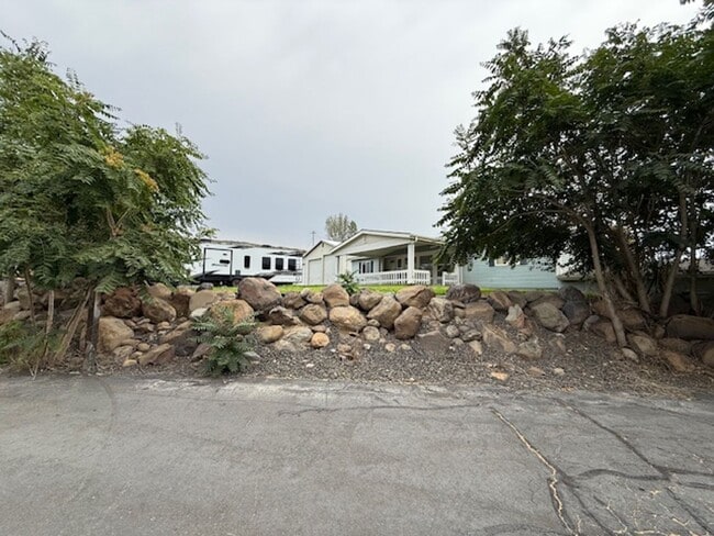 Building Photo - 3 Bedroom Home with Large Shop and Additional 2 Car Garage