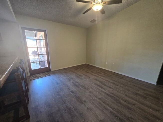 Building Photo - 930 Conejo Ave