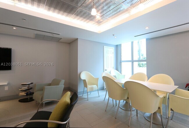 Building Photo - 110 Washington 1512