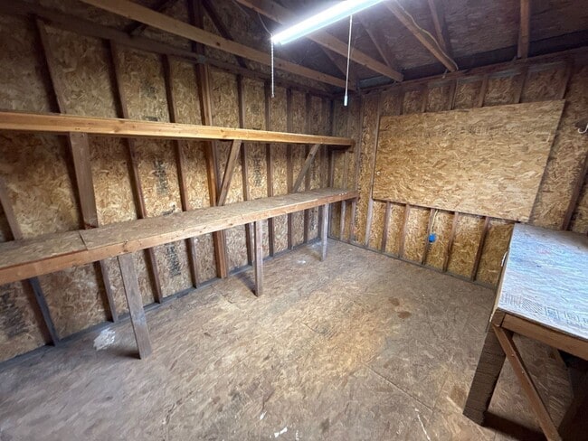 Building Photo - 1070 SW 16th Ave