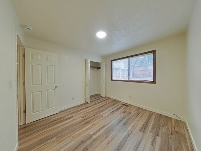 Building Photo - Recently Updated 3 Bedroom House ~ North C...