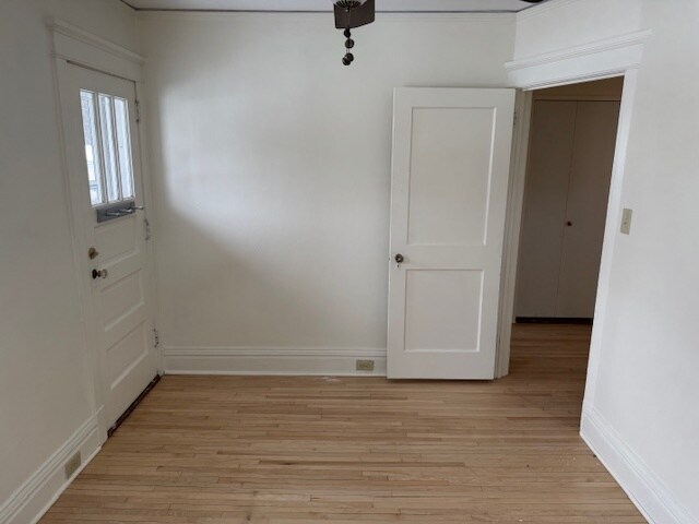 Building Photo - 1925 E 3rd St