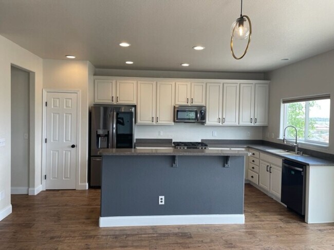 Building Photo - Stunning 4BD/3.5BA Briargate Home with Bre...