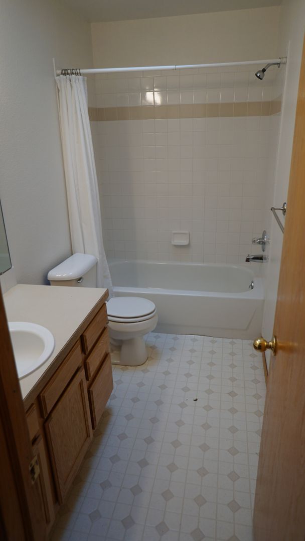 Building Photo - Spacious 3 bed 2.5 Bath, Split-Level Home in South Fort Collins!