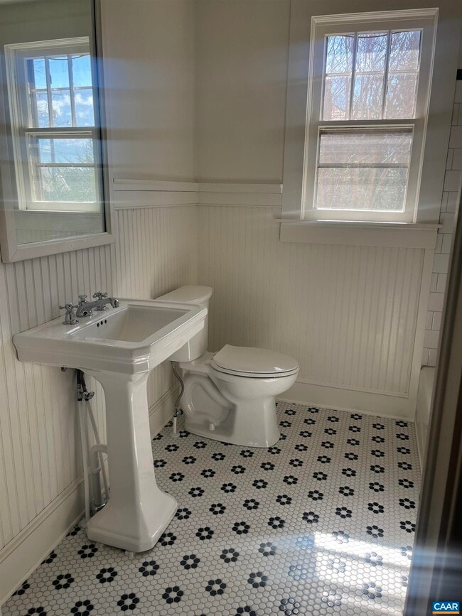 Building Photo - 1227 Blue Ridge Ave