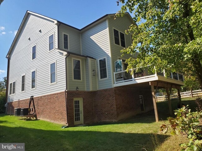 Building Photo - 411 Greenebaum Ln